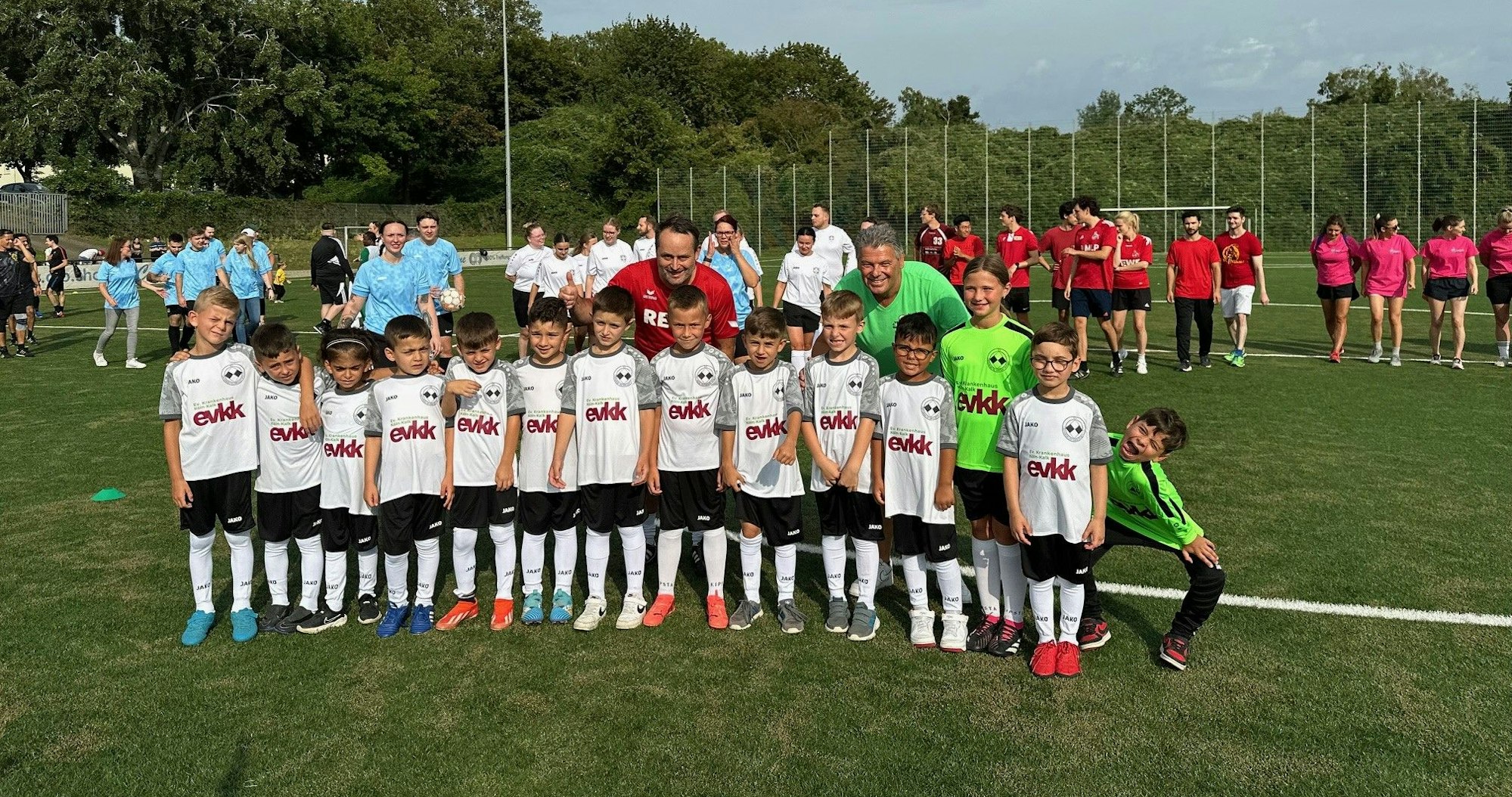 Eine Jugend-Fußballmannschaft im Bild