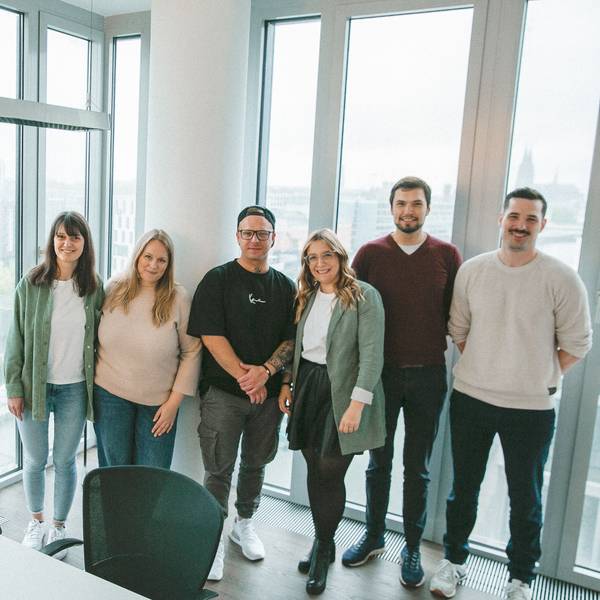 Das Team des Start-ups Geddid in einem Kölner Co-working-space.
Nastassia Braun, Katharina Bregenzer, Kevin Styra, Christina Schaub, Fabian Binz, Matthias Schott (von links).