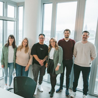 Das Team des Start-ups Geddid in einem Kölner Co-working-space.
Nastassia Braun, Katharina Bregenzer, Kevin Styra, Christina Schaub, Fabian Binz, Matthias Schott (von links).