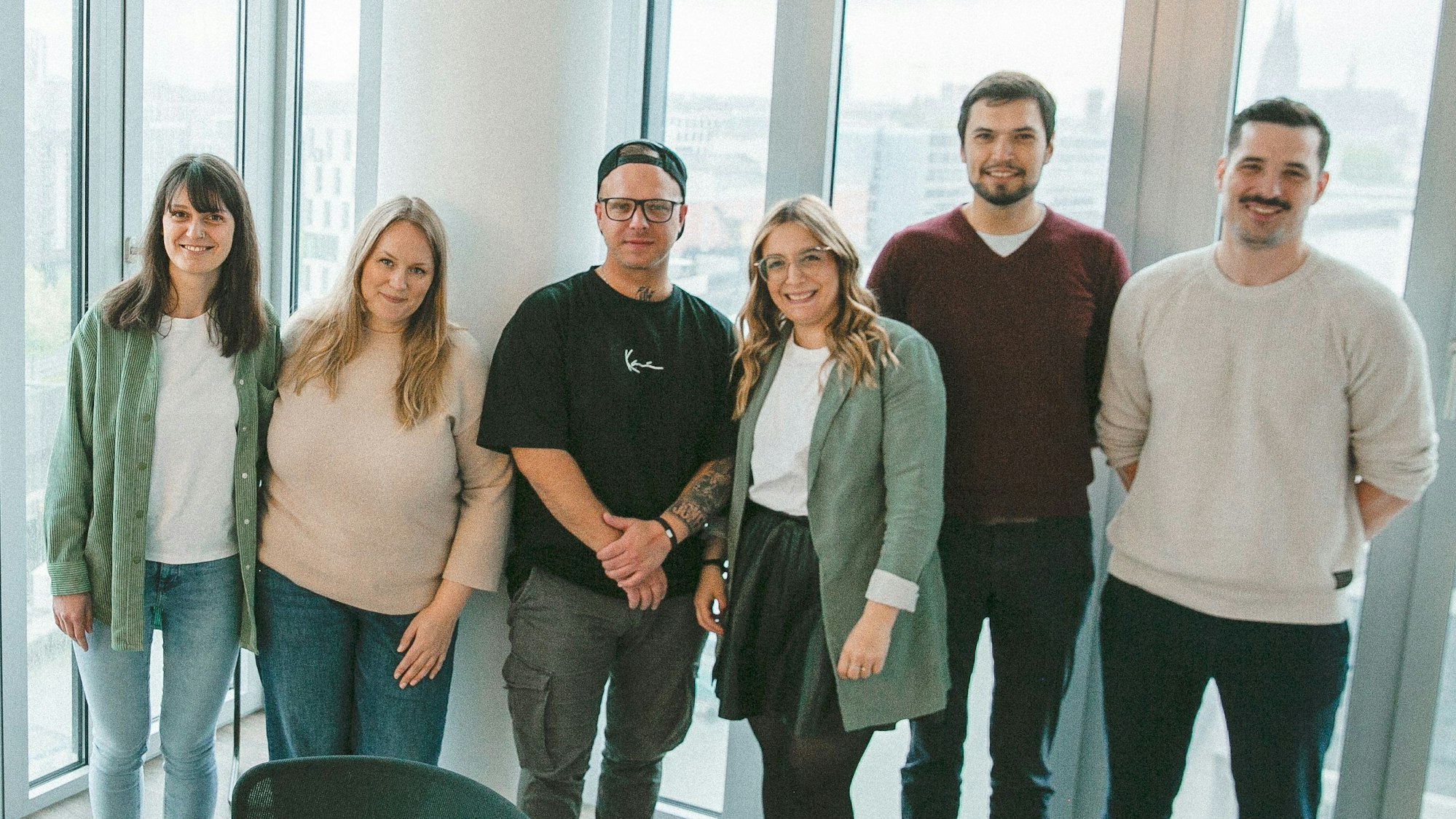 Das Team des Start-ups Geddid in einem Kölner Co-working-space.
Nastassia Braun, Katharina Bregenzer, Kevin Styra, Christina Schaub, Fabian Binz, Matthias Schott (von links).