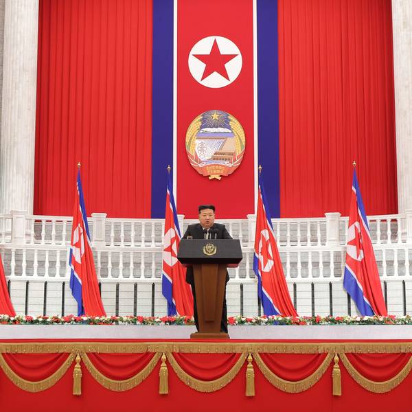 09.09.2024, Nordkorea, Pjöngjang: Die von der staatlichen nordkoreanischen Nachrichtenagentur KCNA am 10.09.2024 zur Verfügung gestellte Aufnahme zeigt nach Angaben von KCNA Kim Jong Un, Machthaber von Nordkorea, während einer Rede zur Feier des nationalen Gründungstags der Demokratischen Volksrepublik Korea, wie die offizielle Landesbezeichnung lautet.