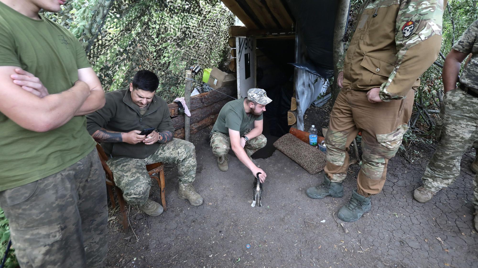 Das Leben an der Front ist für die ukrainischen Soldaten hart und kräftezehrend.