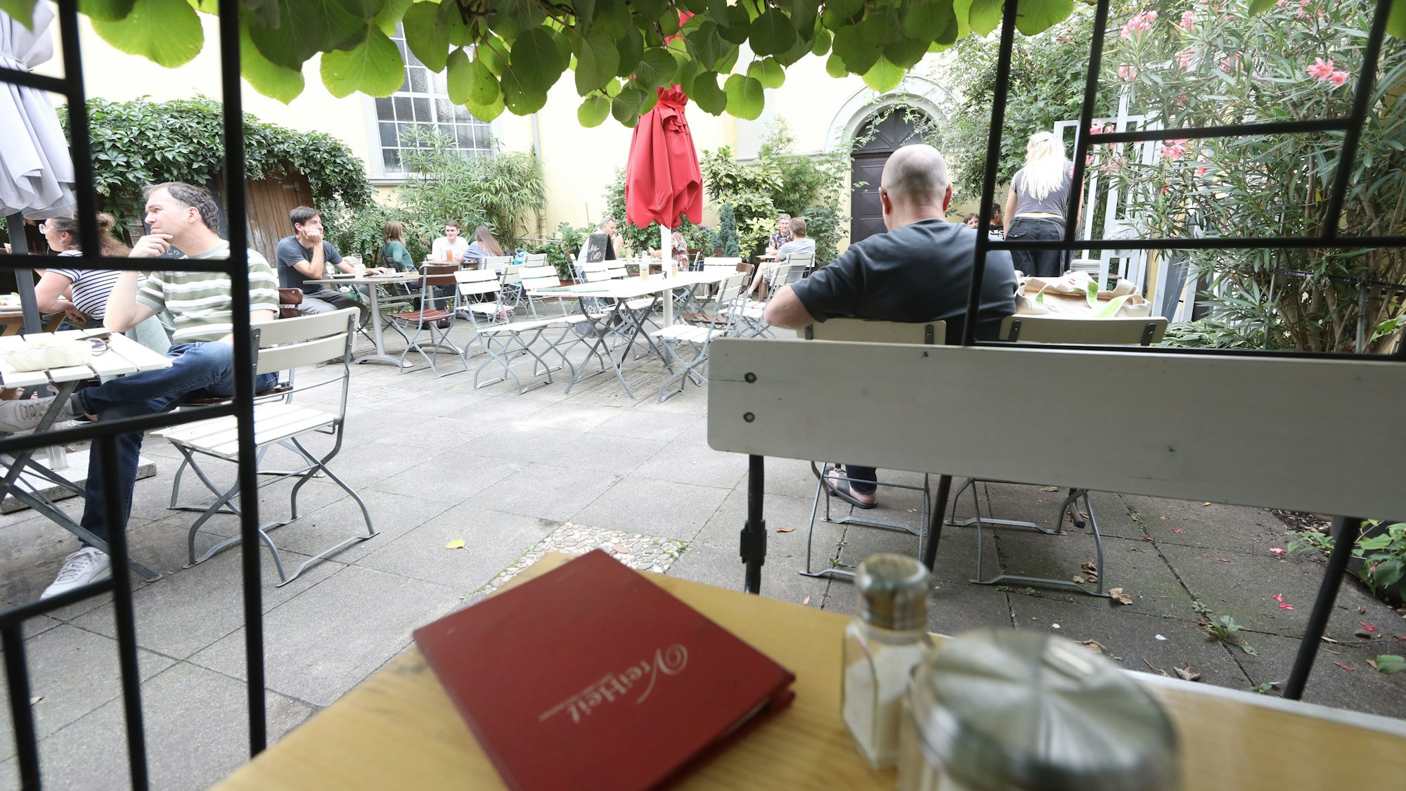 Biergarten des Cafés Vreiheit in Mülheim