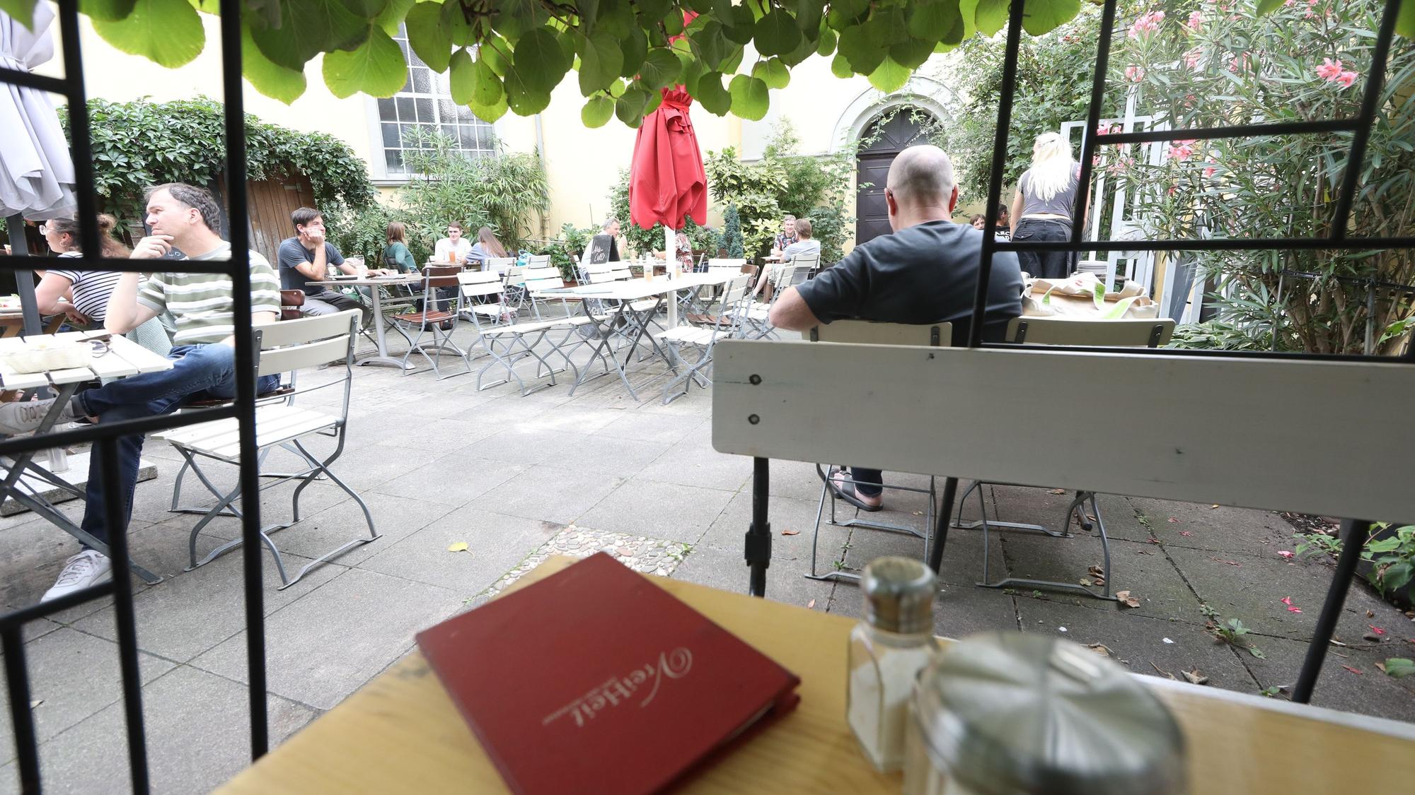 Biergarten des Cafés Vreiheit in Mülheim