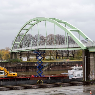 Die beschädigte Niehler Hafenbrücke nach dem Unfall im Oktober 2023