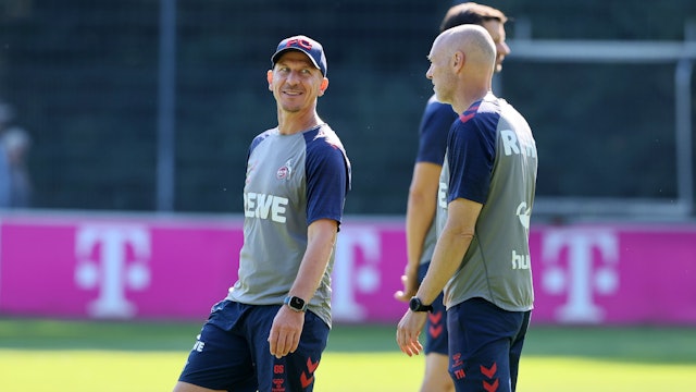 Gerhard Struber (l.) und Thomas Hickersberger beim Training des 1. FC Köln.