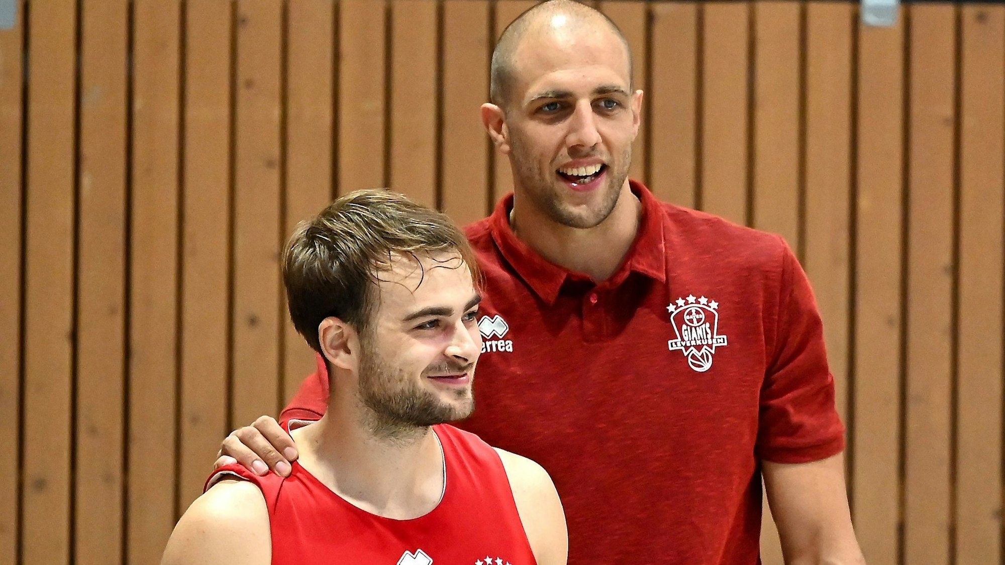 30.08.2024, Basketball-Bayer Giants - Deutzer TV
links: Sebastian Brach (Bayer)
rechts: Dennis Heinzmann (Bayer)
Foto: Uli Herhaus