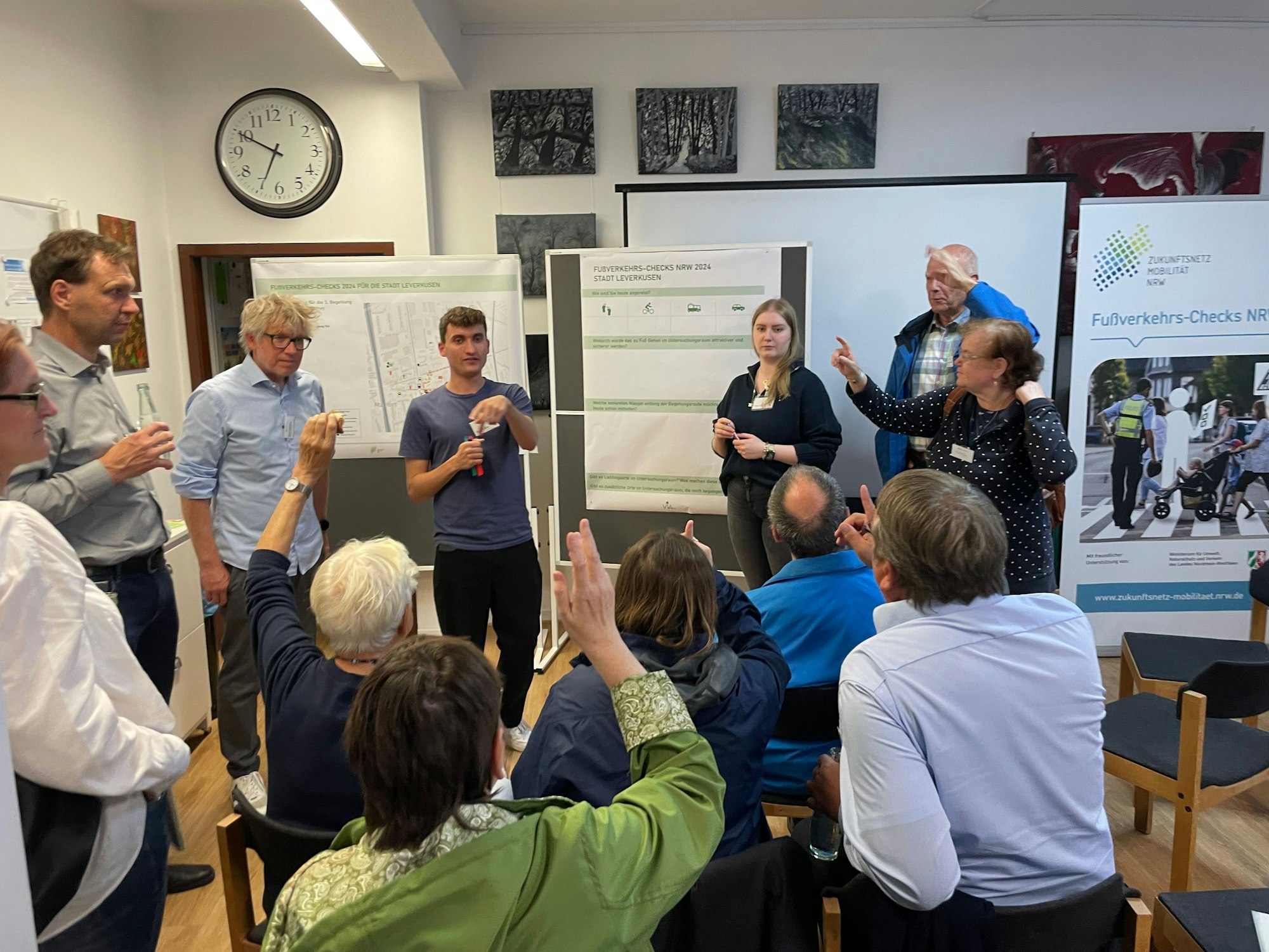 Viele hatten schon ziemlich konkrete Anregungen für das Team von „Via“ um Dominik Kerl (im blauen T-Shirt).