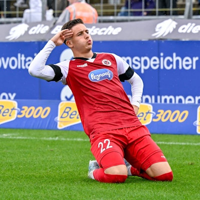 Torschütze zum 2:0 Said El Mala Viktoria Köln, 22 mit Torjubel, Jubel, Torjubel, Torerfolg, celebrate the goal, goal, celebration, Jubel ueber das Tor, optimistisch, Freisteller, Einzelbild, Aktion, Action, 25.08.2024, München Deutschland, Fussball, 3. Liga, TSV 1860 München - FC Viktoria Köln, DFB/DFL REGULATIONS PROHIBIT ANY USE OF PHOTOGRAPHS AS IMAGE SEQUENCES AND/OR QUASI-VIDEO. *** Goalscorer for 2 0 Said El Mala Viktoria Köln, 22 with goal celebration, jubilation, goal celebration, celebrate the goal, goal, celebration, jubilation over the goal, optimistic, cropped image, single image, action, action, 25 08 2024, Munich Germany , Football, 3 Liga, TSV 1860 München FC Viktoria Köln, DFB DFL REGULATIONS PROHIBIT ANY USE OF PHOTOGRAPHS AS IMAGE SEQUENCES AND OR QUASI VIDEO xslx