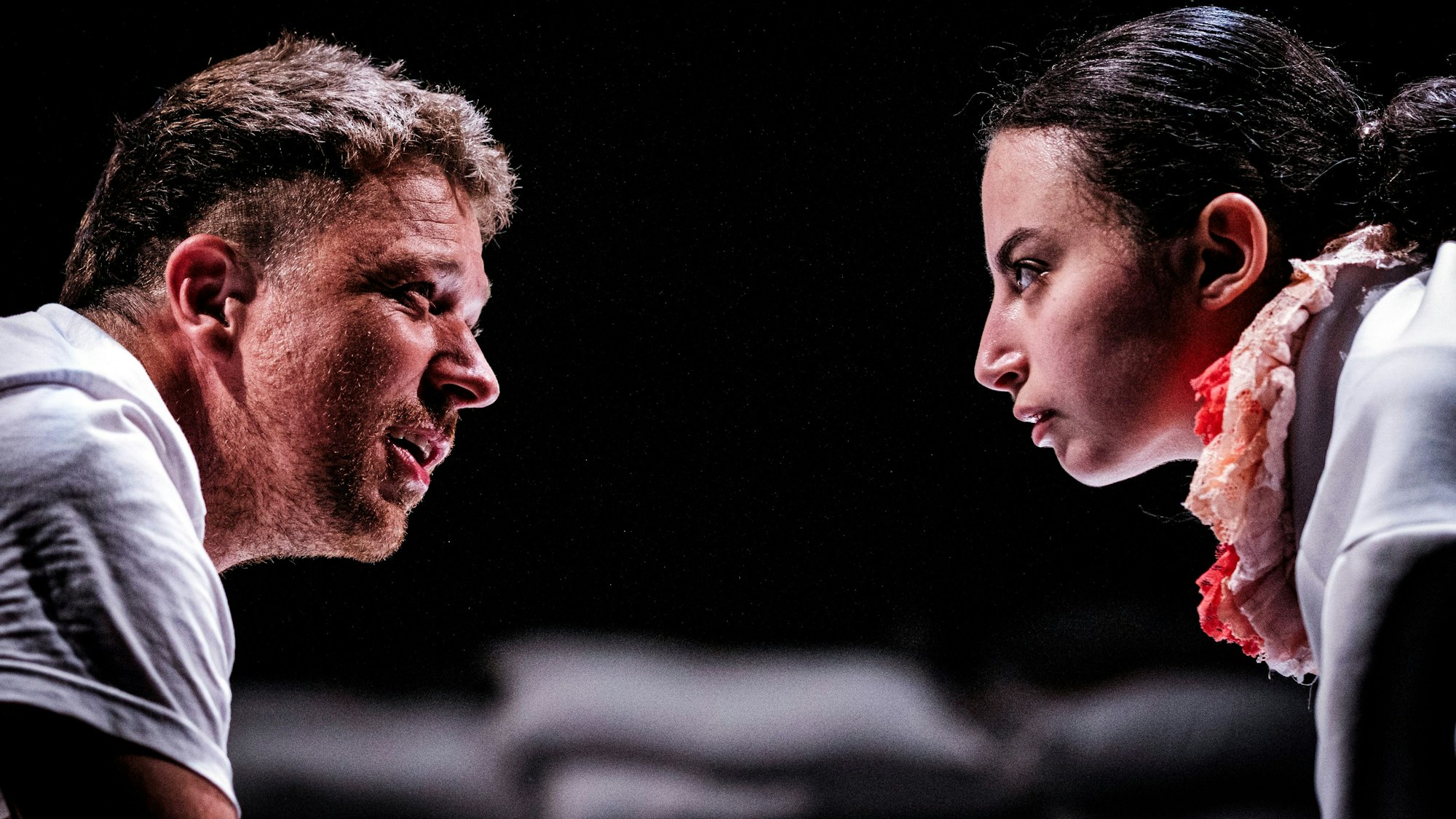 Thomas Brandt und Chaymae M'stfa in "Der Bau", Theater der Keller, September 2024