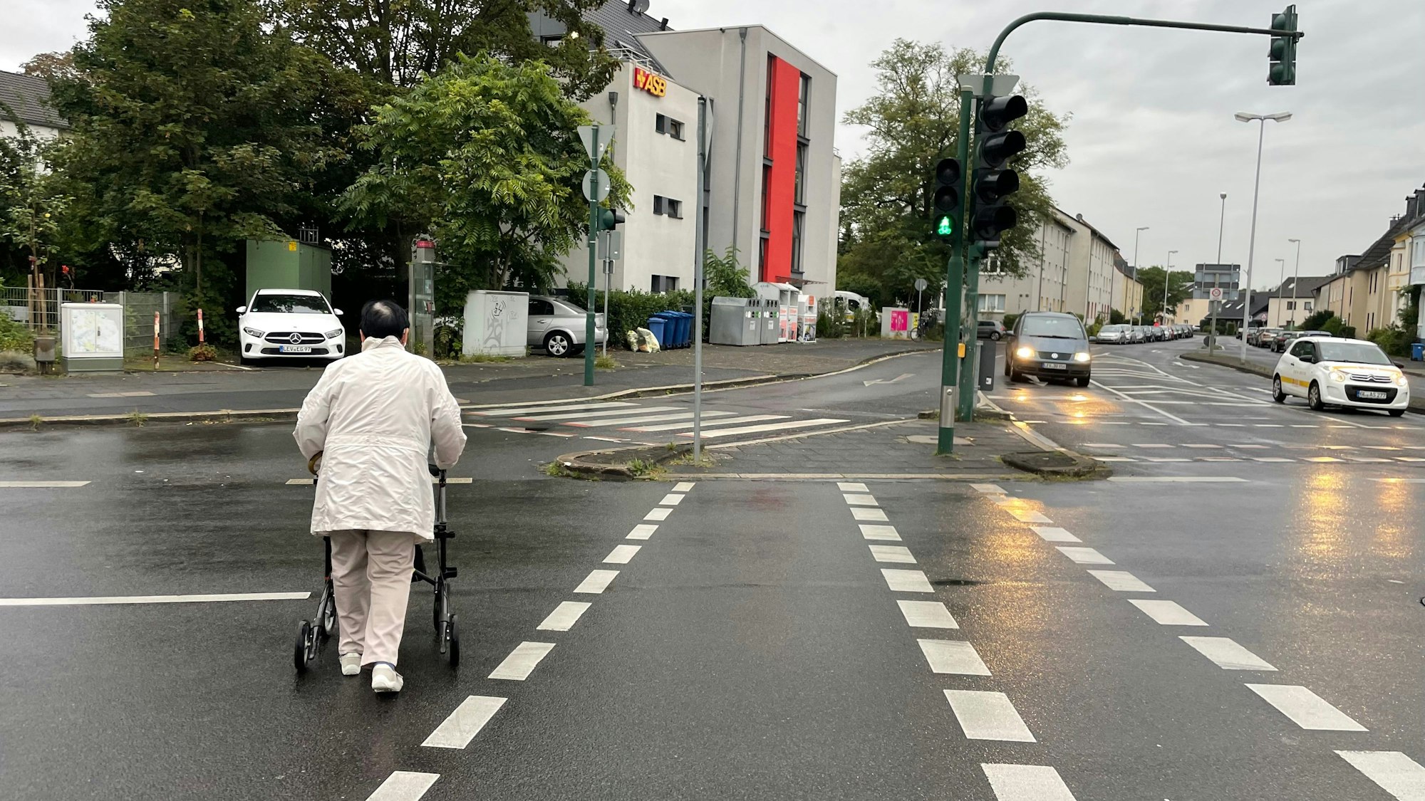 An der Kreuzung Mauspfad/Kalkstraße/Gustav-Heinemannstraße in Manfort ist die Ampel ausgefallen.
