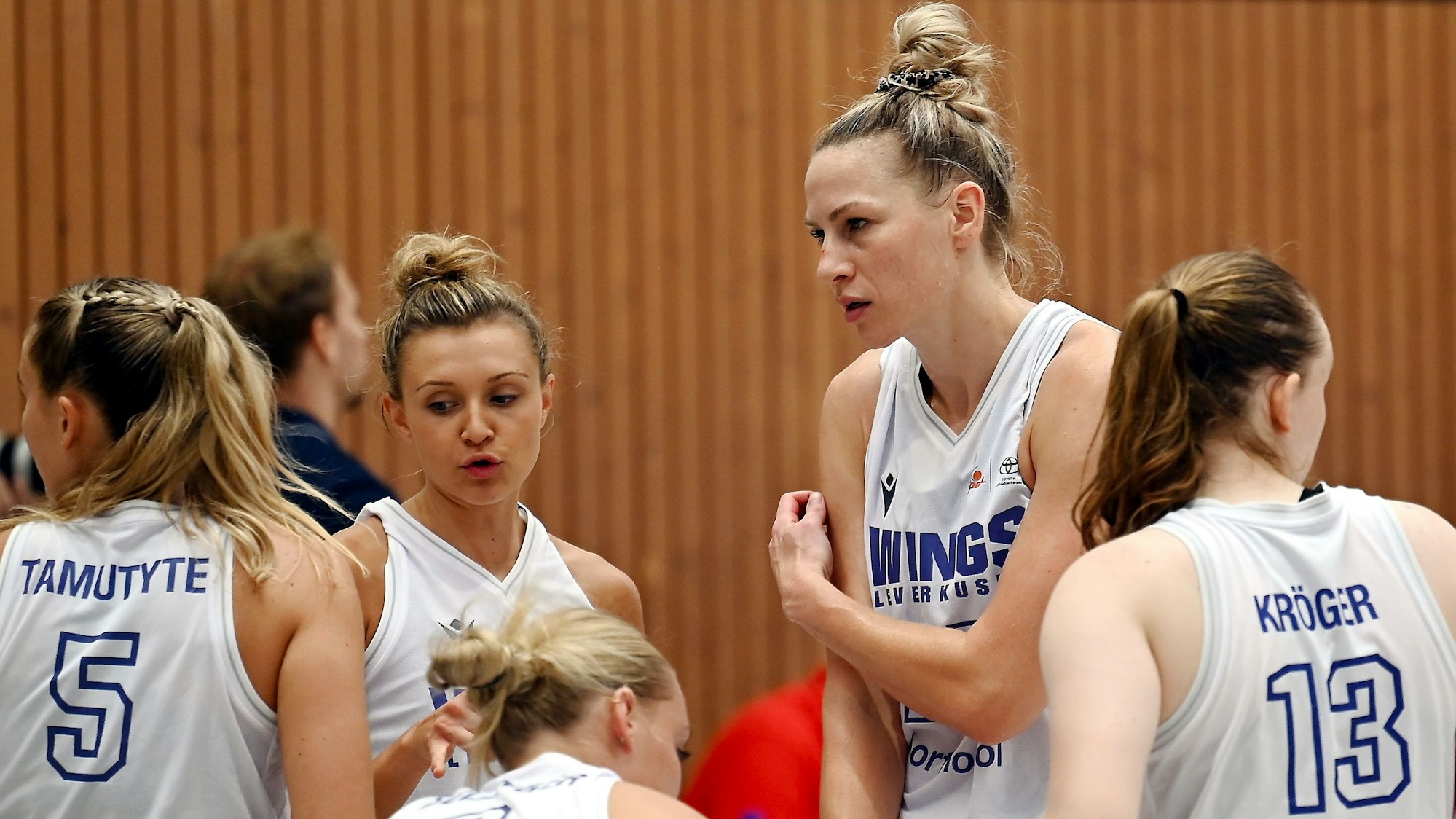30.08.2024, Basketball-Wings Leverkusen - Rhöndorf
links: Cassidy Mihalko (Wings)
rechts: Lisa Koop (Wings)
Foto: Uli Herhaus