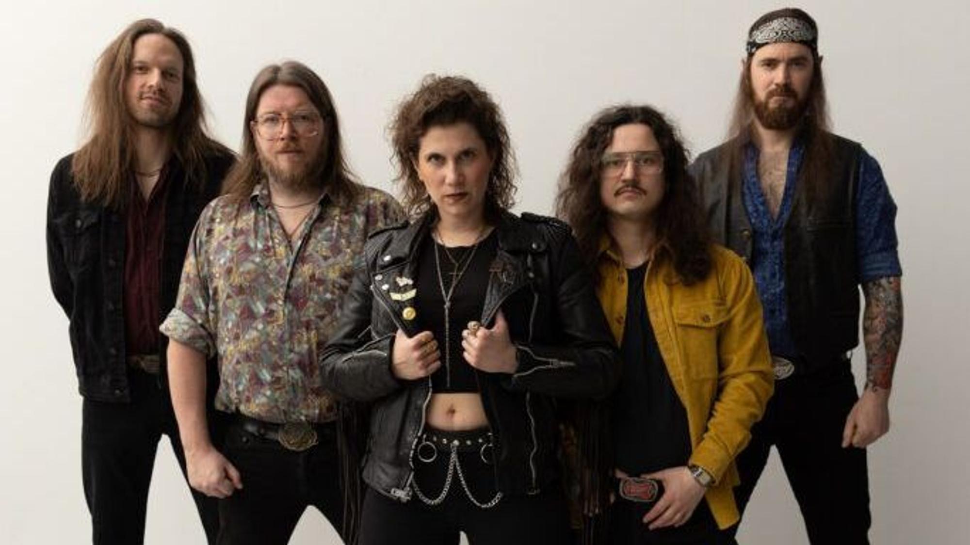 Die fünf Musiker der Band Galactic Superlords aus Köln