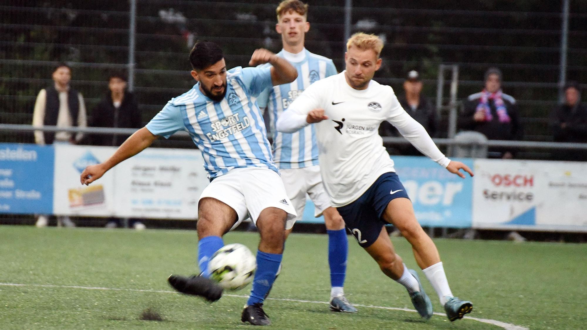 Szene aus dem Pokalspiel zwischen der Spielvereinigung Dümmlinghausen-Bernberg und dem TV Hoffnungsthal auf dem Sportplatz in Bernberg.