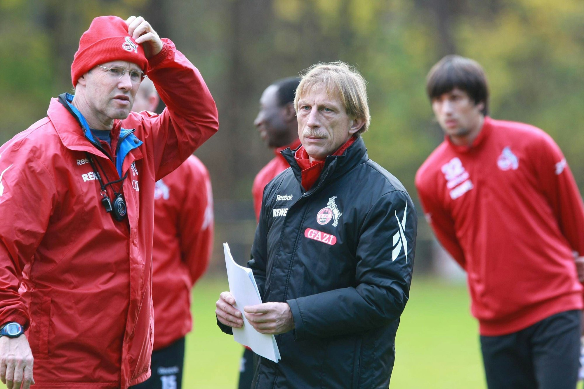 Bildnummer: 12221048 Datum: 11.11.2008 Copyright: imago/Herbert Bucco
1.FC Köln 1.Fußball Bundesliga Training Roland Koch, Christoph Daum 11.11.2008 Foto: Herbert Bucco ; Fussball GER 2009 xns x0x 2008 quer
Image number 12221048 date 11 11 2008 Copyright imago Herbert Bucco 1 FC Cologne 1 Football Bundesliga Training Roland Cook Christoph Daum 11 11 2008 Photo Herbert Bucco Football ger 2009 xns x0x 2008 horizontal