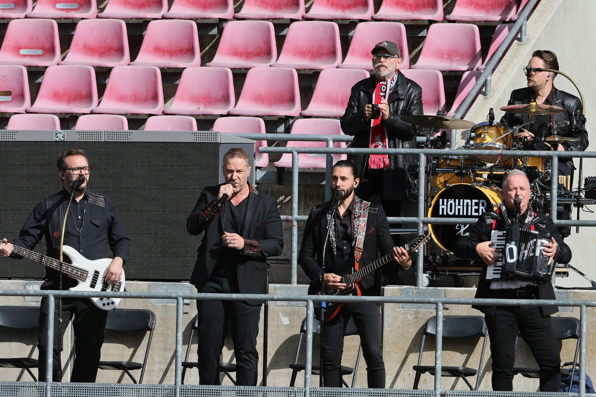 Die Höhner spielen im Stadion zu Ehren von Christoph Daum.