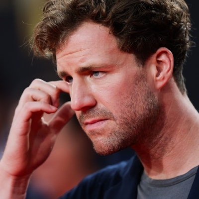 Comedian Luke Mockridge kommt zur Verleihung der Deutschen Fernsehpreise 2023 ins Coloneum.