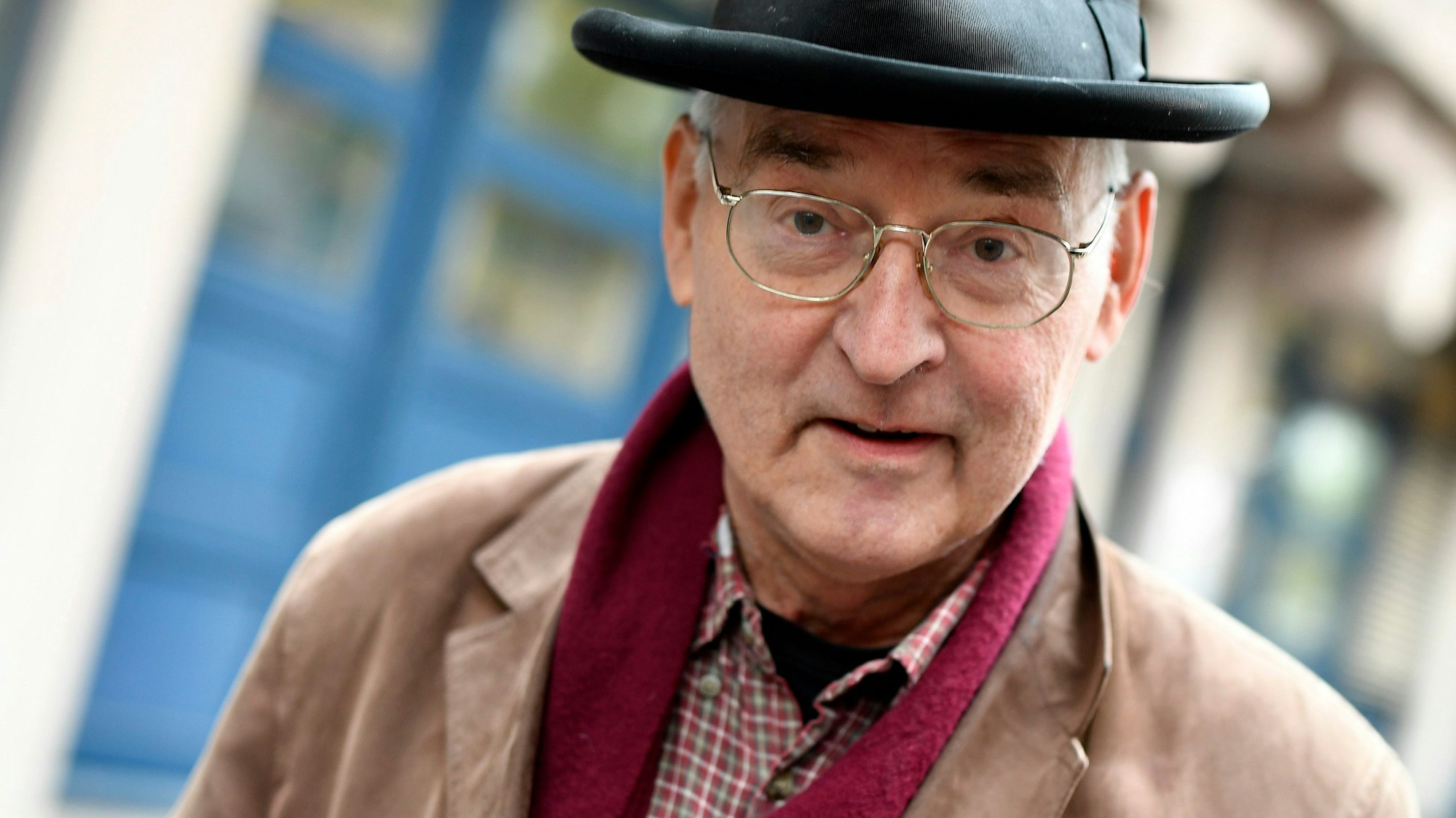 Harald Naegeli steht vor dem Zürcher Bezirksgericht.