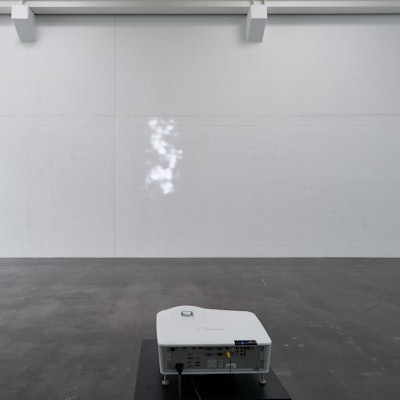 Johanna von Monkiewitsch: „Sotoportego de la Furatola“, eine Videoinstallation mit Bildern aus Venedig.