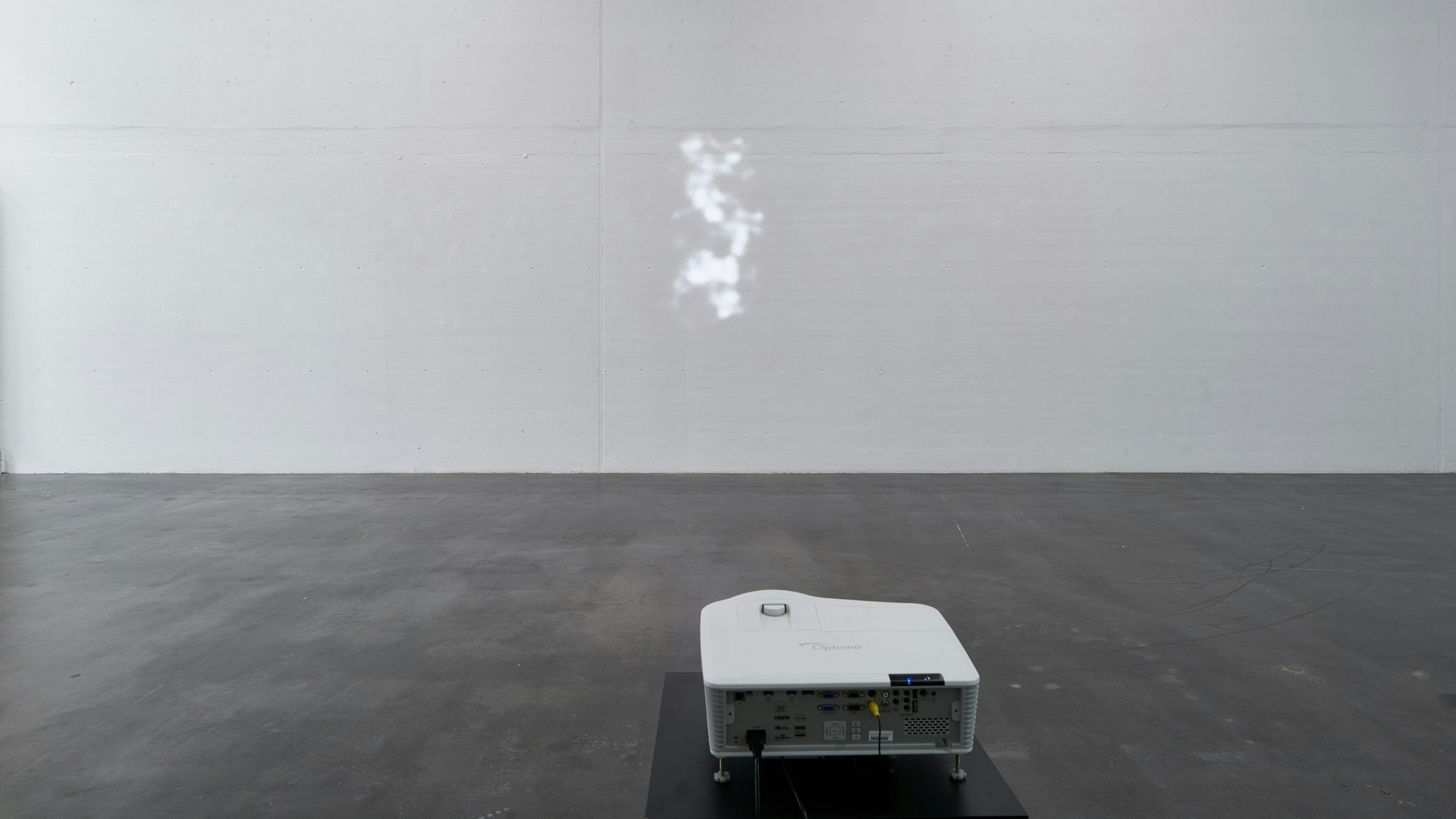 Johanna von Monkiewitsch: „Sotoportego de la Furatola“, eine Videoinstallation mit Bildern aus Venedig.