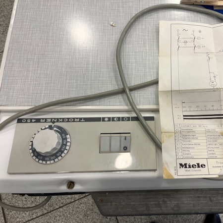 Alter Wäschetrockner