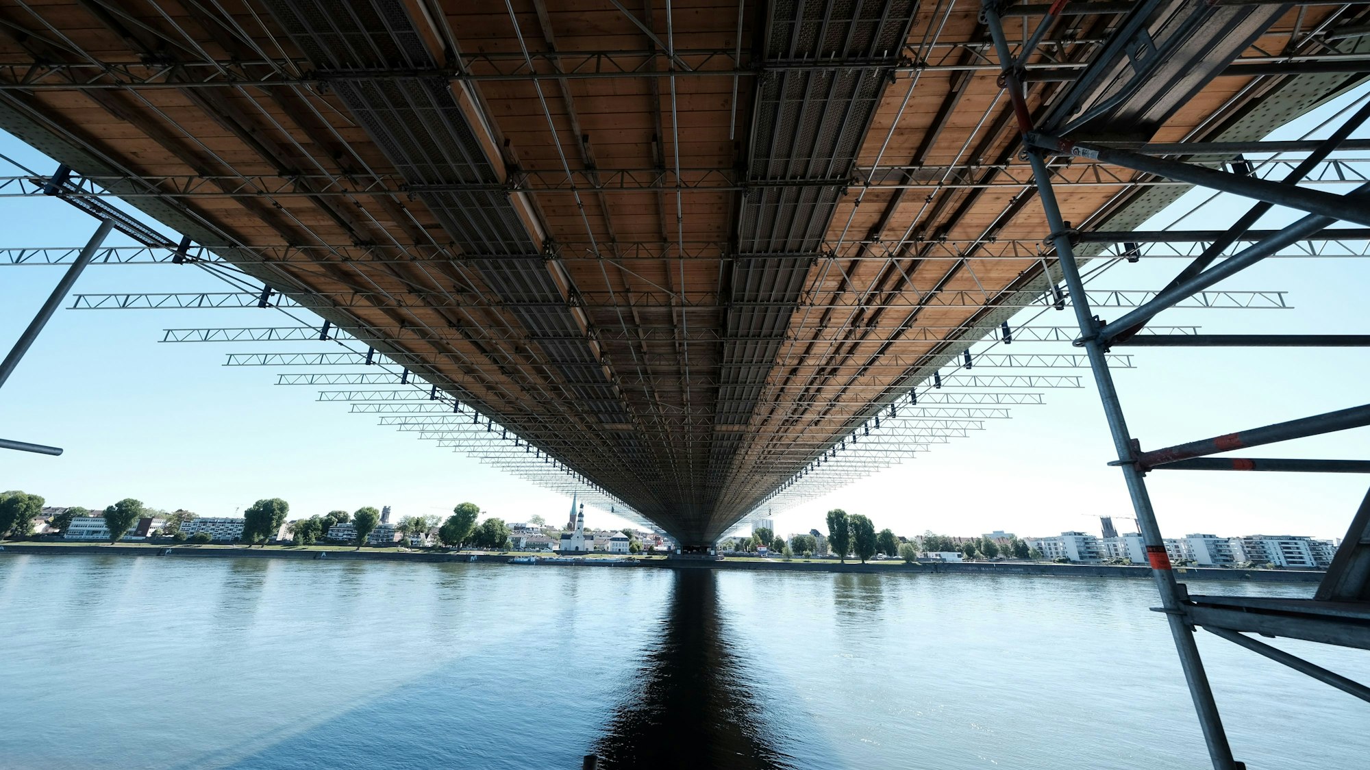 Die Sanierungsarbeiten an der Mülheimer Brücke im Jahr 2020.