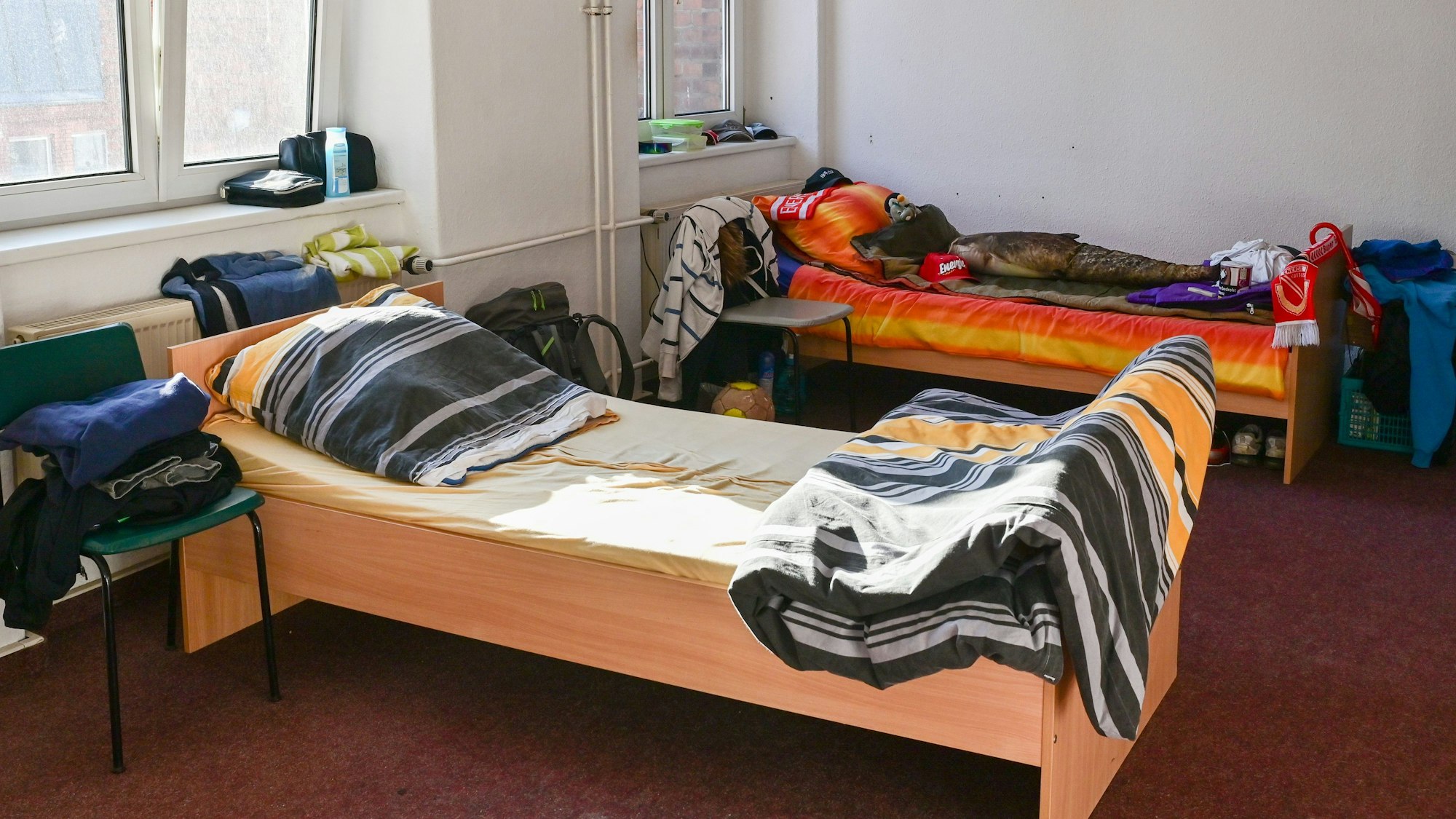 Brandenburg, Cottbus: Betten in einem Zimmer der Obdachlosenunterkunft.