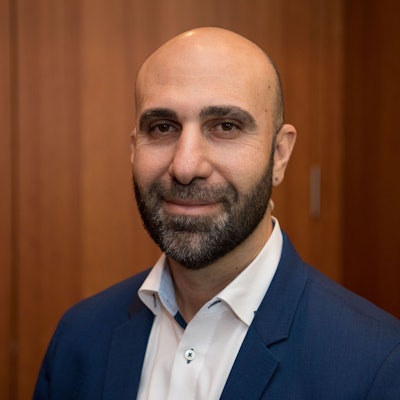 ARCHIV - 15.11.2019, Berlin: Ahmad Mansour, Psychologe, bei der Vorstellung des bundesweiten Projekts "Moscheen für Integration". Ziel des Projektes ist es, die Stellung muslimischer Gemeinden im Alltag und im Umgang mit Behörden zu verbessern. (zu «Experte Mansour fordert bessere Konzepte gegen Antisemitismus») Foto: Jörg Carstensen/dpa +++ dpa-Bildfunk +++