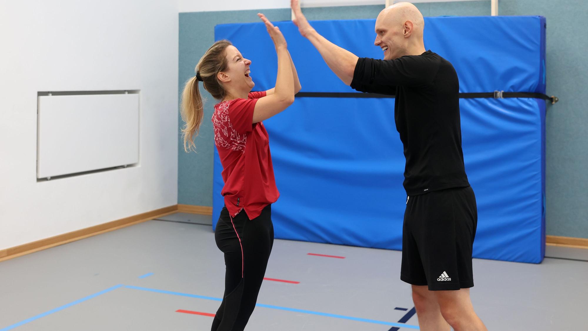 Elena Stickelmann und Florian Holler klatschen ab