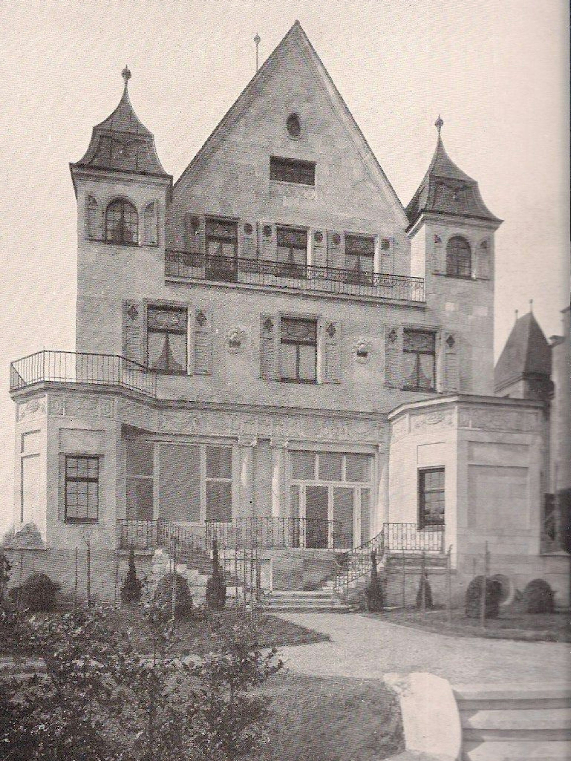 Die Villa Meirowsky kurz nach ihrer Fertigstellung 1911, Bild in schwarz-weiß.