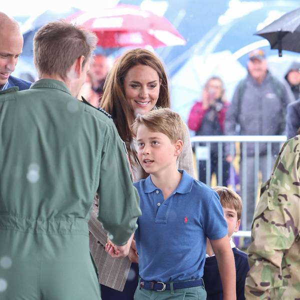 Prinz William und Prinzessin Kate mit ihrem Sohn Prinz George auf einem Flugplatz im Juli 2023.