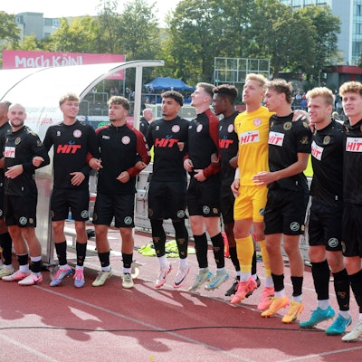 SC Fortuna Köln vs. MSV Duisburg, 4.Liga,
die Kölner Mannschaft feiert mit den Fans die Tabellenführung (Fortuna), 14.09.2024, Bild: Herbert Bucco