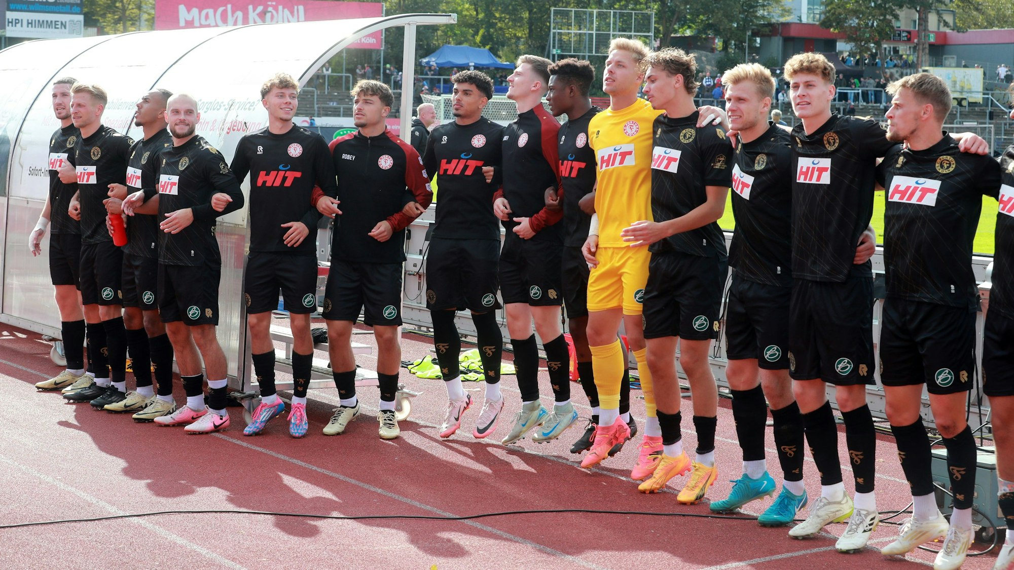 SC Fortuna Köln vs. MSV Duisburg, 4.Liga,
die Kölner Mannschaft feiert mit den Fans die Tabellenführung (Fortuna), 14.09.2024, Bild: Herbert Bucco