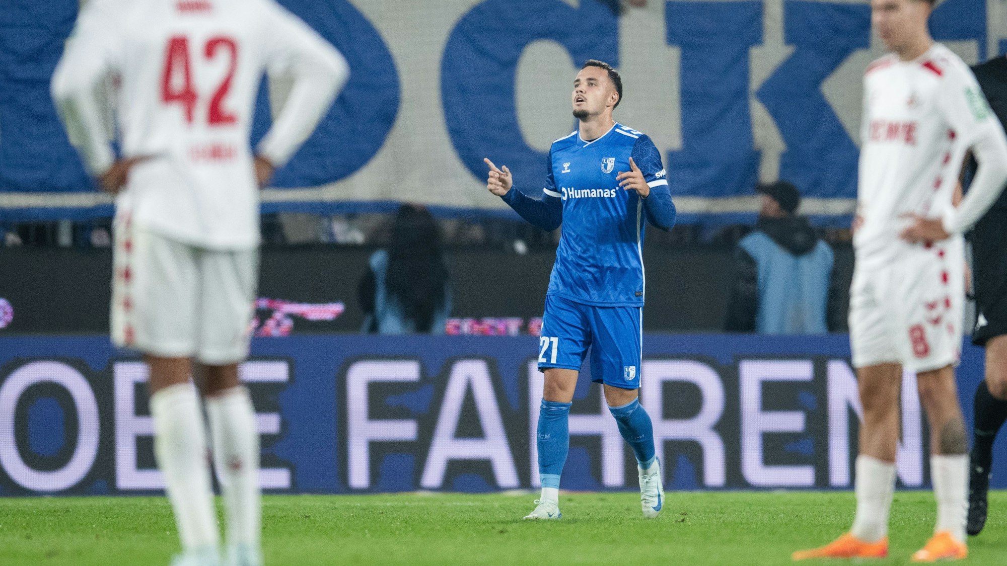 14.09.2024, Nordrhein-Westfalen, Köln: Fußball: 2. Bundesliga, 1. FC Köln - 1. FC Magdeburg, 5. Spieltag, RheinEnergieStadion. Magdeburgs Torschütze Falko Michel jubelt nach seinem Treffer zum 1:1 Ausgleich.