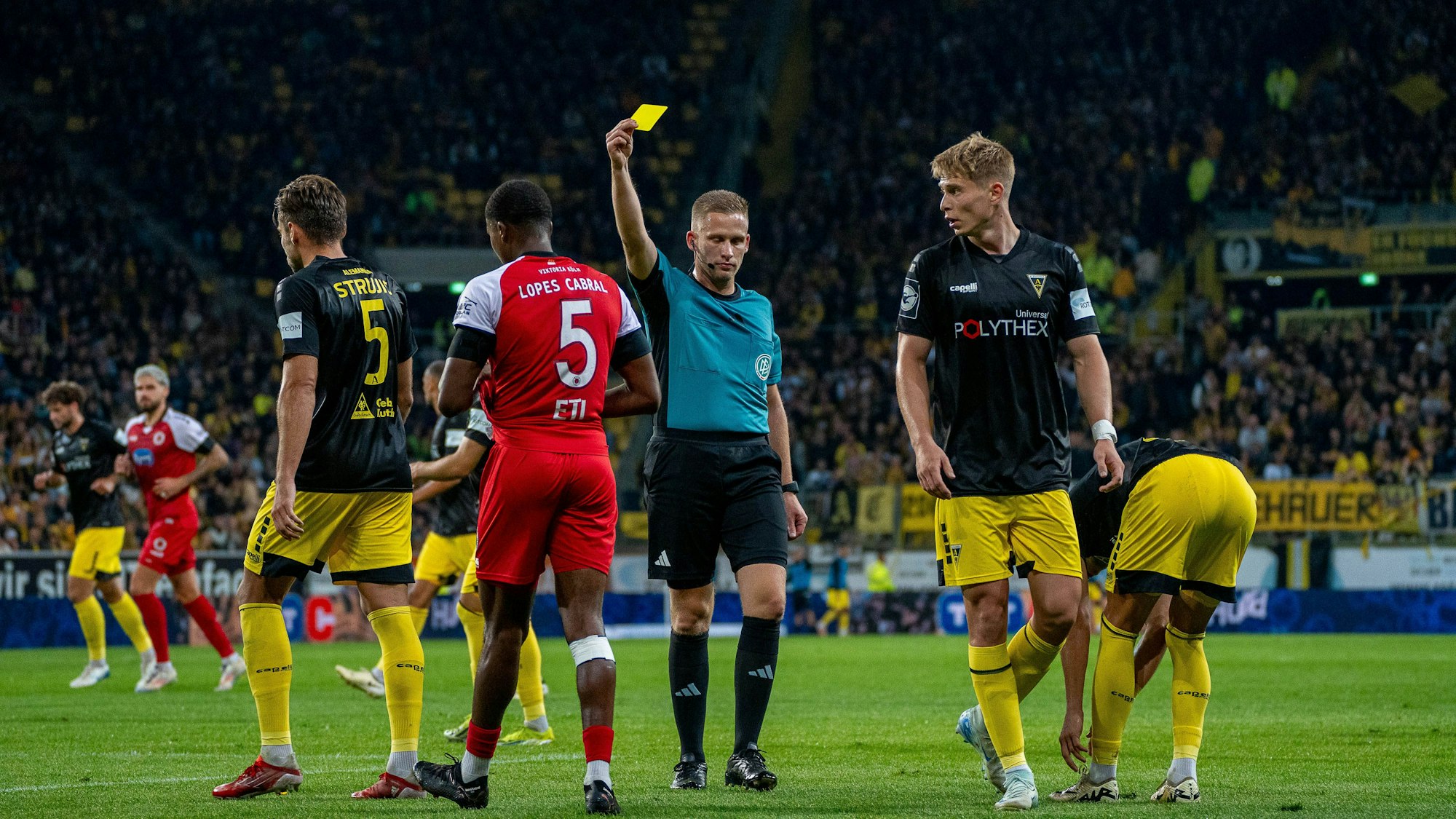 Gelbe Karte für Sidny Lopes Cabral FC Victoria Koeln, 05 TSV Alemannia Aachen vs. FC Viktoria Koeln, Fussball, 3. Liga, 5. Spieltag, Saison 2024/2025, 15.09.2024, TSV Alemannia Aachen vs. FC Viktoria Koeln, Fussball, 3. Liga, 5. Spieltag, Saison 2024/2025, 15.09.2024 Aachen *** Yellow card for Sidny Lopes Cabral FC Victoria Koeln, 05 TSV Alemannia Aachen vs FC Viktoria Koeln, Football, 3 Liga, Matchday 5, Season 2024 2025, 15 09 2024, TSV Alemannia Aachen vs FC Viktoria Koeln, Football, 3 Liga, Matchday 5, Season 2024 2025, 15 09 2024 Aachen Copyright: xEibner-Pressefoto/JustinxDerondex EP_JDU