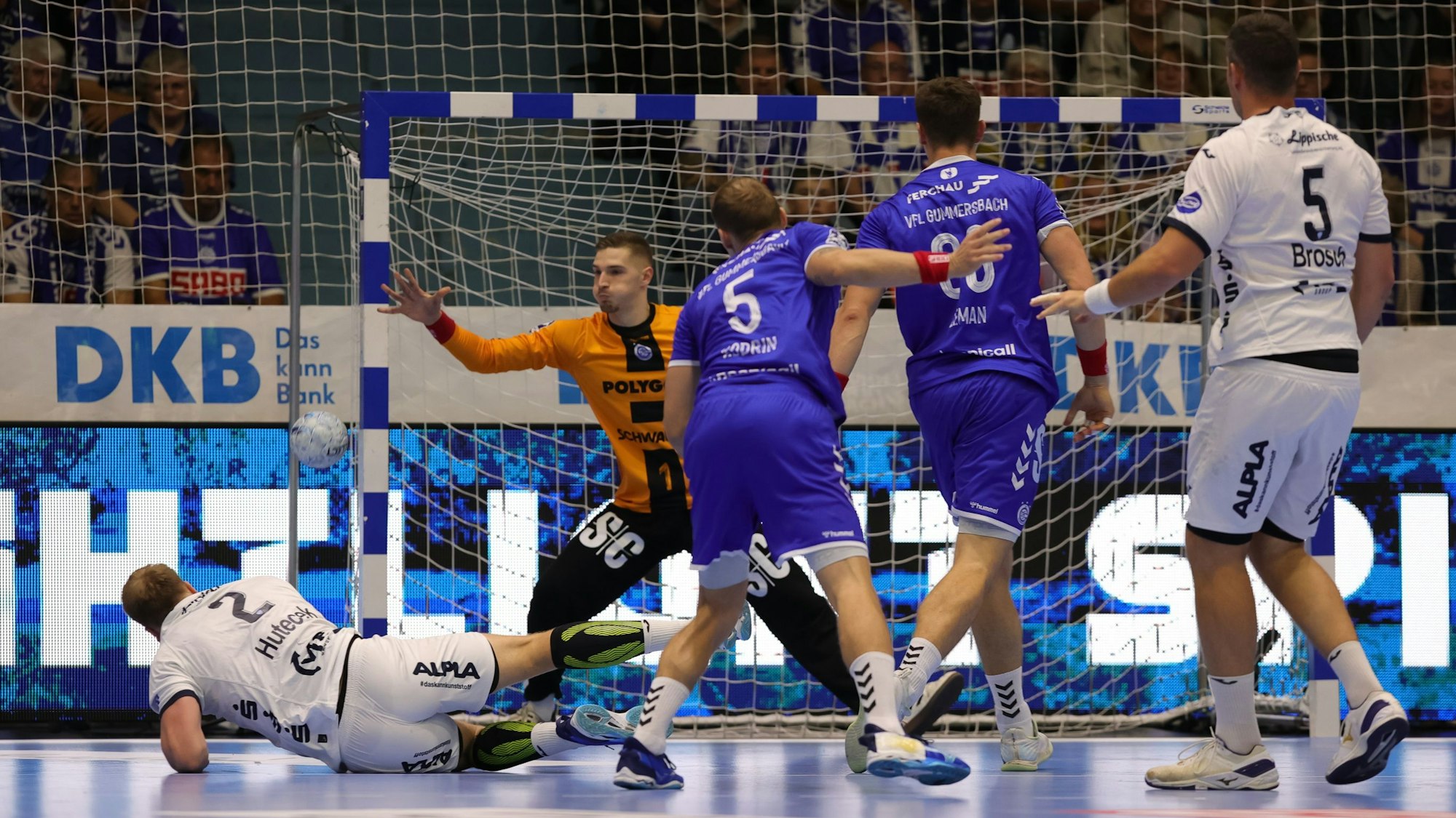 Eine Spielsituation des VfL Gummersbach gegen den TBV Lemgo.