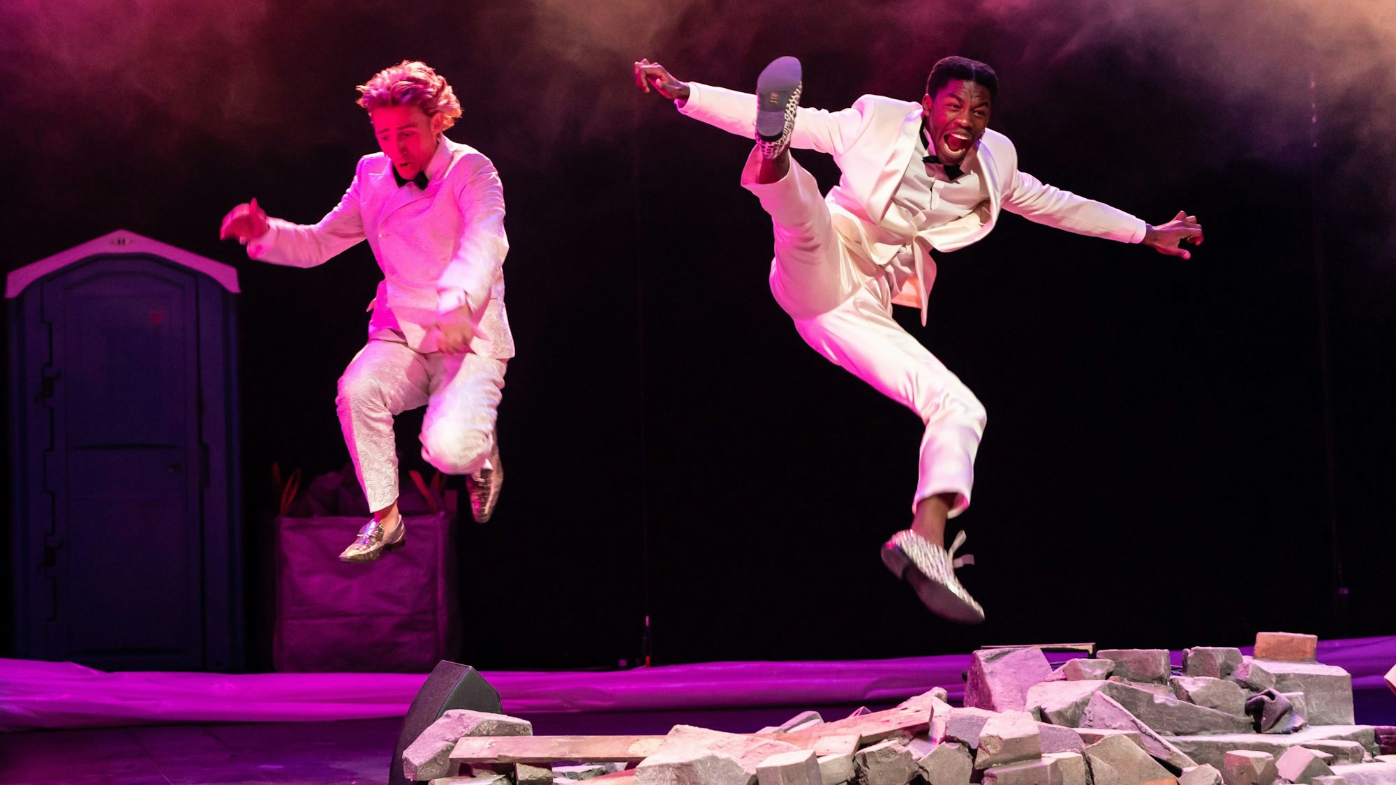 Singen und tanzen sich den Frust über die Baustelle von der Seele: Darsteller in der Revue GRMPF, die am Wochenende Premiere feierte.