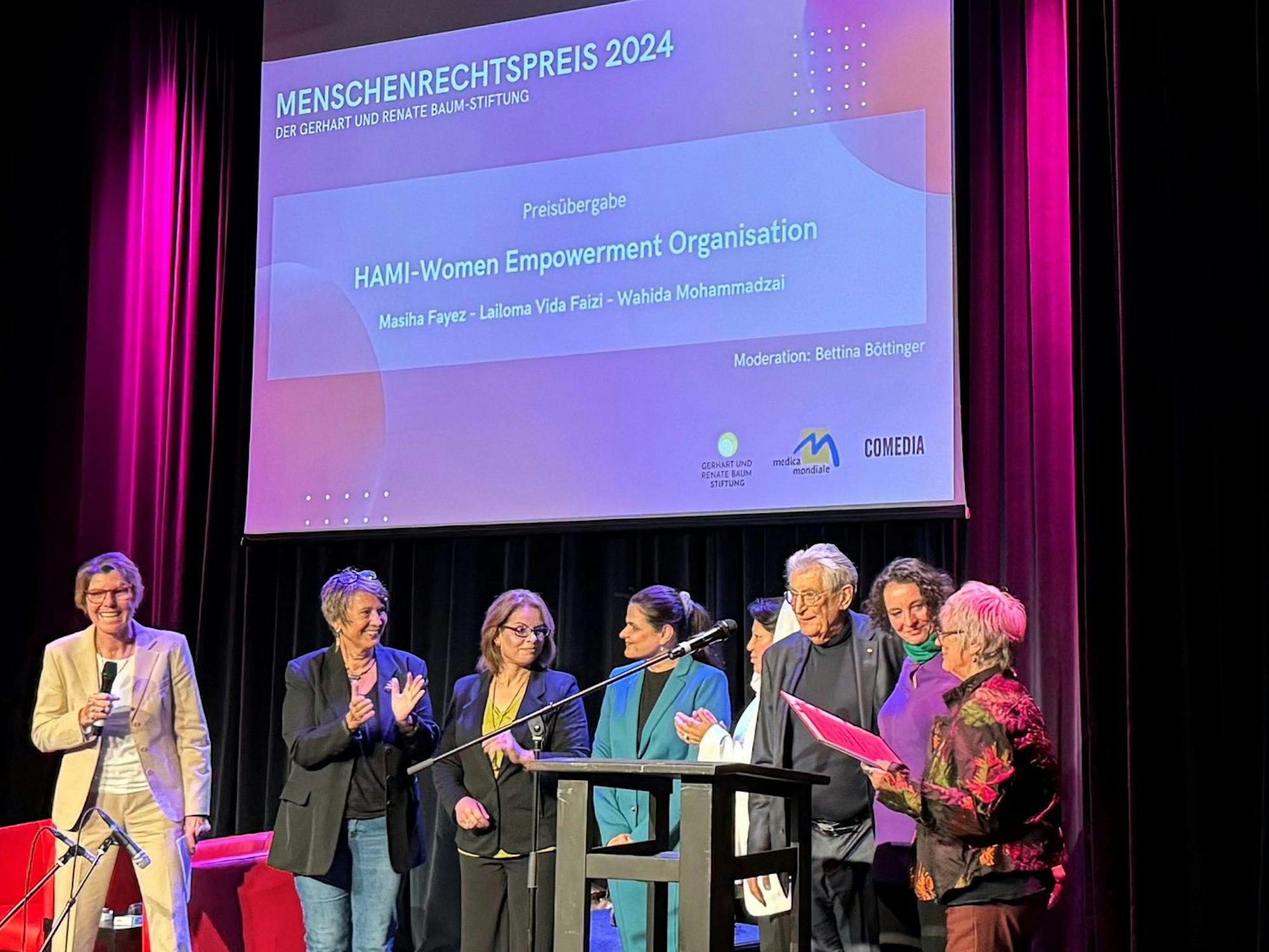 Afghanische Frauenrechtlerinnen erhalten Menschenrechtspreis 24