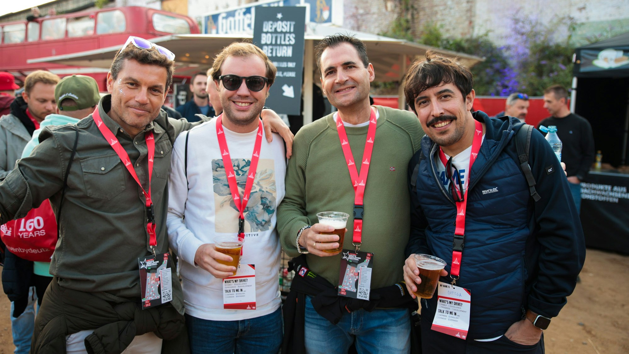 Mehr als 3000 Mitarbeiterinnen und Mitarbeiter feierten in Deutz, rund 1000 davon kamen aus dem Ausland nach Köln.