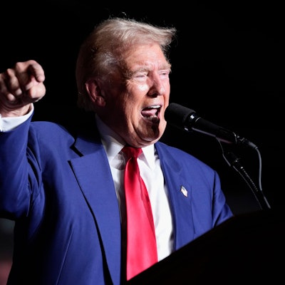 Donald Trump hat sich nach dem zweiten mutmaßlichen Attentatsversuch auf ihn bei Truth Social zu Wort gemeldet – und Kamala Harris attackiert. (Archivbild)