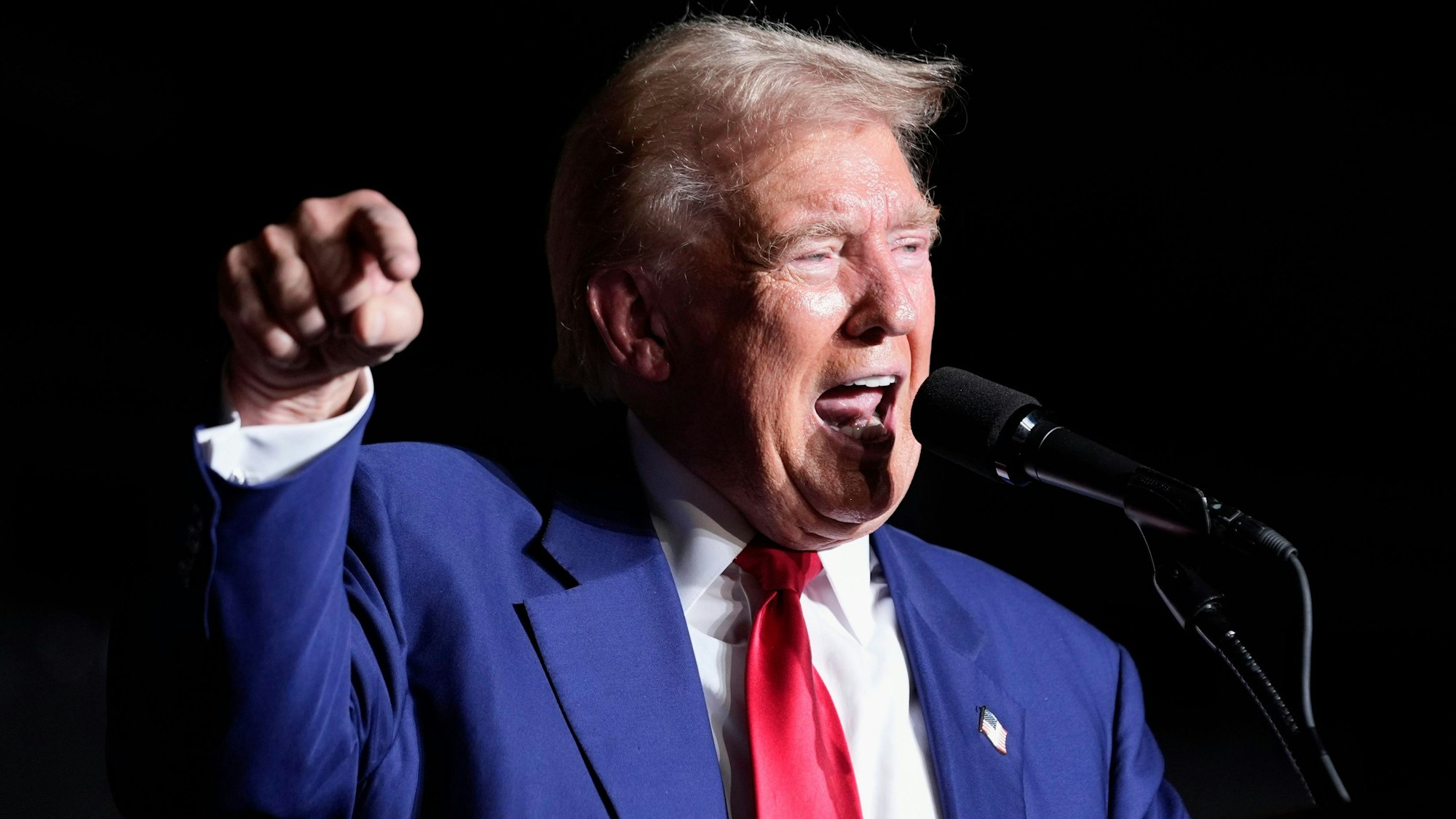 Donald Trump hat sich nach dem zweiten mutmaßlichen Attentatsversuch auf ihn bei Truth Social zu Wort gemeldet – und Kamala Harris attackiert. (Archivbild)