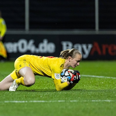 GOOGLE PIXEL Frauen Bundesliga: Bayer 04 Leverkusen - 1. FC Köln 18.03.2024 Paula Hoppe 1. FC Köln, 12 hält einen Torschuss GOOGLE PIXEL Frauen Bundesliga: Bayer 04 Leverkusen - 1. FC Köln, Leverkusen, Ulrich-Haberland-Stadion am 18.03.2024 DFB REGULATIONS PROHIBIT ANY USE OF PHOTOGRAPHS AS IMAGE SEQUENCES AND/OR QUASI-VIDEO. *** GOOGLE PIXEL Frauen Bundesliga Bayer 04 Leverkusen 1 FC Köln 18 03 2024 Paula Hoppe 1 FC Köln, 12 holds a shot on goal GOOGLE PIXEL Frauen Bundesliga Bayer 04 Leverkusen 1 FC Köln, Leverkusen, Ulrich Haberland Stadion am 18 03 2024 DFB REGULATIONS PROHIBIT ANY USE OF PHOTOGRAPHS AS IMAGE SEQUENCES AND OR QUASI VIDEO Copyright: xBEAUTIFULxSPORTS/Wunderlx