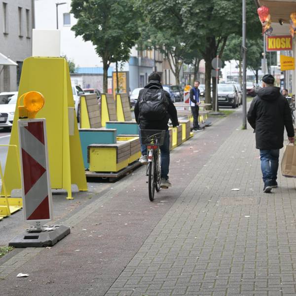Das Foto zeigt das Verkehrsexperiment an der Hauptstraße.