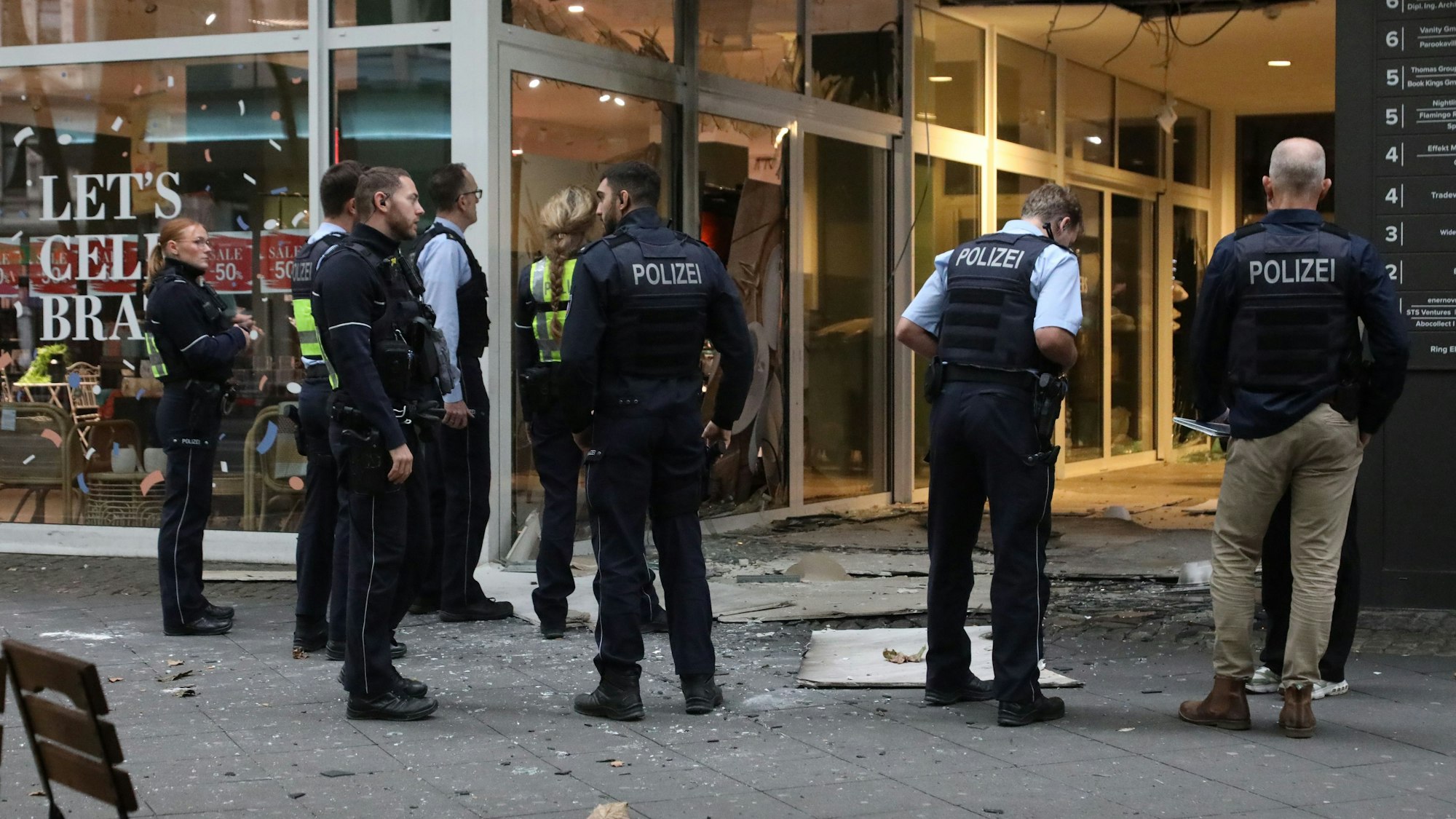 In der Passage zwischen Butlers und dem Nachtclub Vanity hat ein Unbekannter am Montagmorgen (16.9.2024) einen Sprengsatz gezündet.