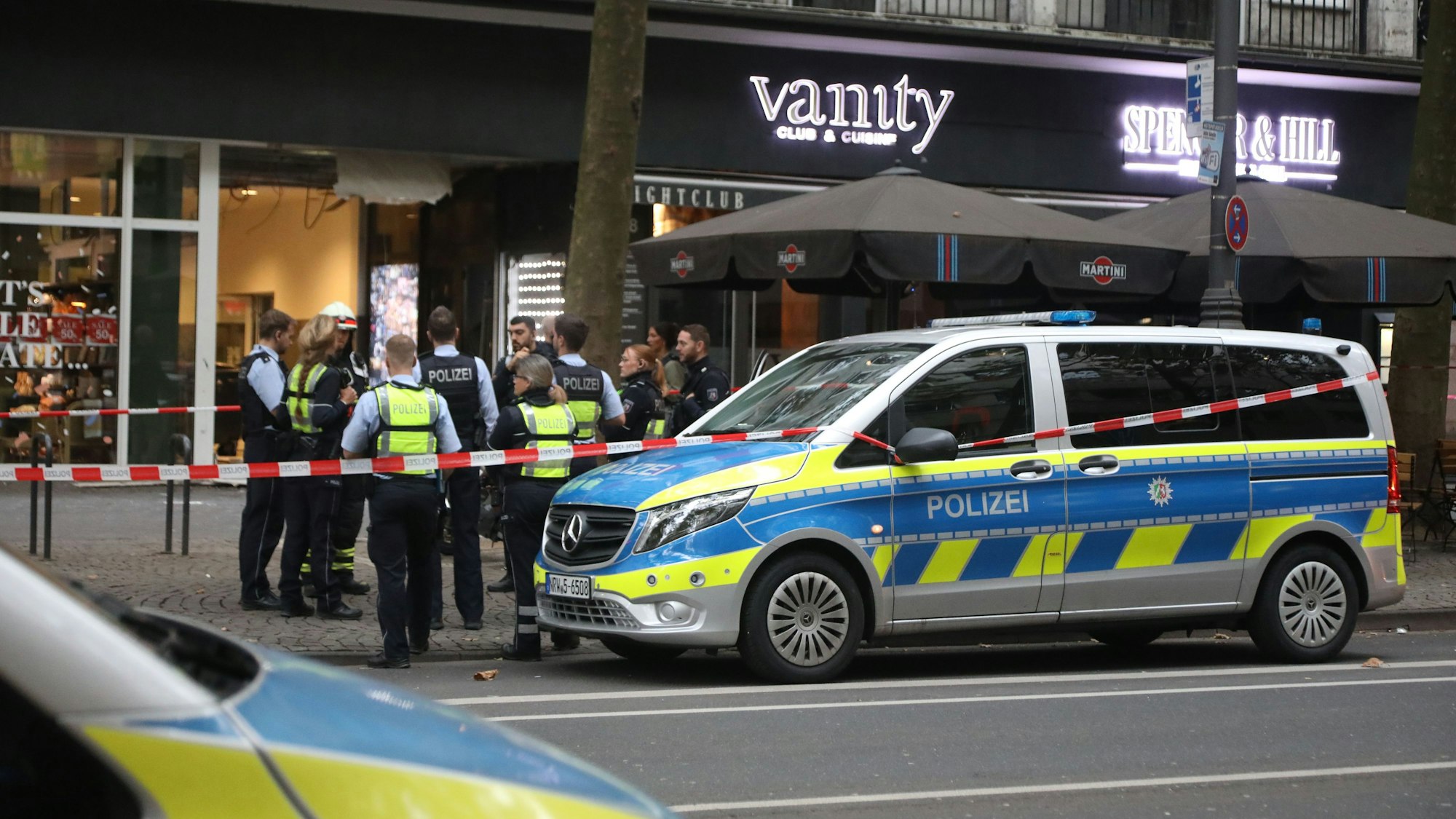 Bei einer Explosion am Montagmorgen am Nachtclub Vanity wurde eine Person verletzt.