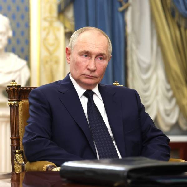 Wladimir Putin bei einem Gespräch in St. Petersburg am vergangenen Wochenende. Interne russische Analysen sehen offenbar wirtschaftliche Probleme auf Russland zukommen.