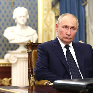 Wladimir Putin bei einem Gespräch in St. Petersburg am vergangenen Wochenende. Interne russische Analysen sehen offenbar wirtschaftliche Probleme auf Russland zukommen.