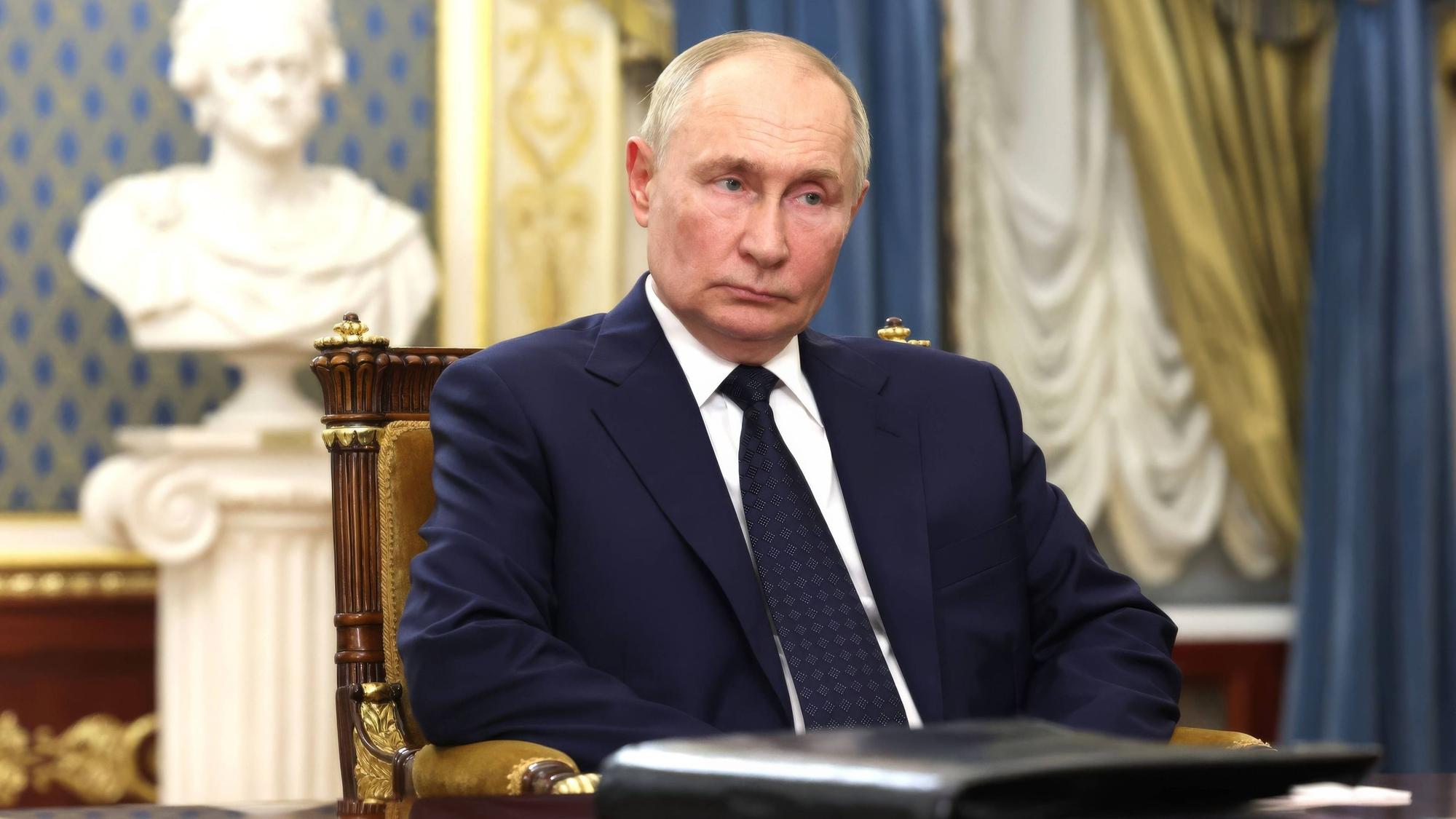 Wladimir Putin bei einem Gespräch in St. Petersburg am vergangenen Wochenende. Interne russische Analysen sehen offenbar wirtschaftliche Probleme auf Russland zukommen.