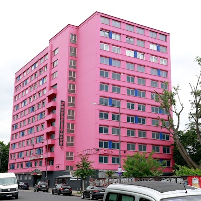 Das Großbordell „Pascha “in der Kölner Hornstraße. Es wirbt damit, Laufhaus, Nightclub und Hotel zu sein und war 1972 das erste Hochhausbordell Europas.