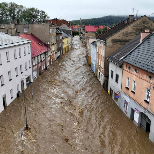 Überflutete Straßen im polnischen Glucholazy: Osteuropa ist von heftigem Hochwasser betroffen.